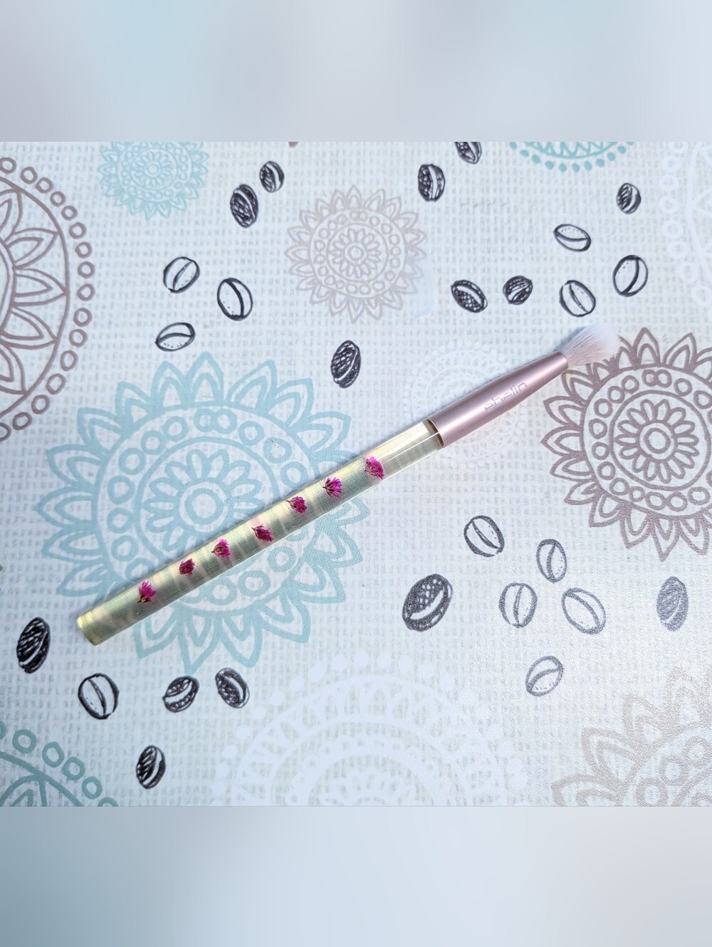 Ebelin flower handle tapered eyeshadow brush